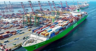 Dünyanın ən böyük metanolla işləyən gəmisi OOCL Wisdom dəniz nəqliyyatında inqilab yaradır