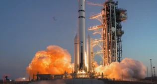 ABŞ-ın Vulcan Centaur raketi ilk dəfə hərbi peykləri kosmosa daşıyır